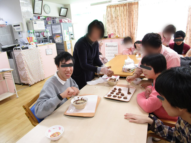 バレンタインのチョコレートを手作りしました！