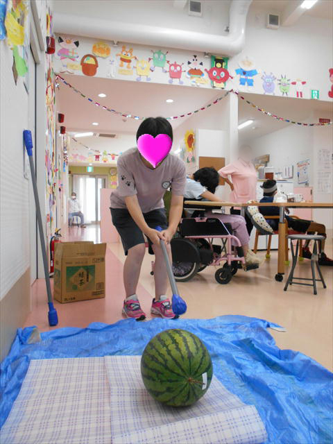 スイカ割り大会が開催されました!